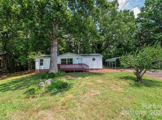 6400 Raven Hill Dr, Hickory, NC 28602