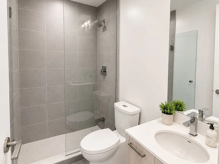 65 Mutual St #602 — Photo 11