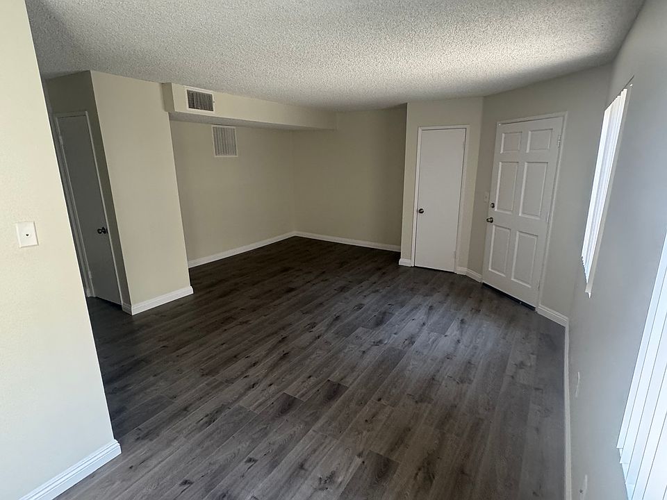 1st image of 1129 Irving Ave #9