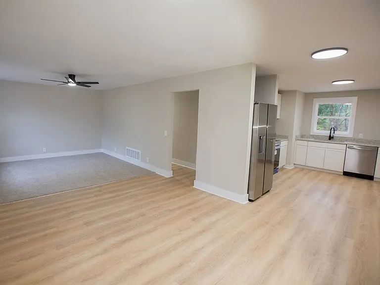213 Pineview Dr — Photo 4