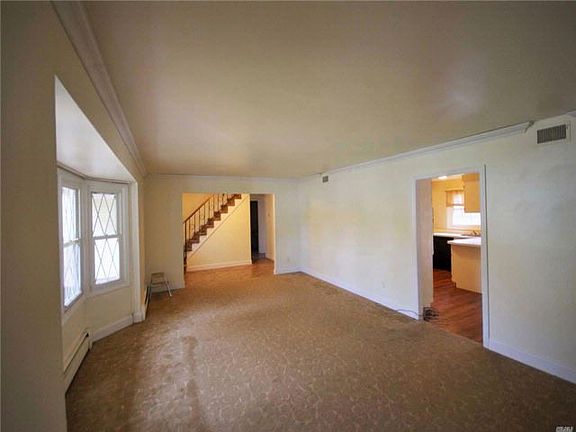 4th image of 14 Millbrook Dr