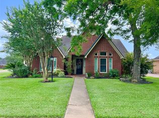 51 S Trillium Ct, Lake Jackson, TX 77566