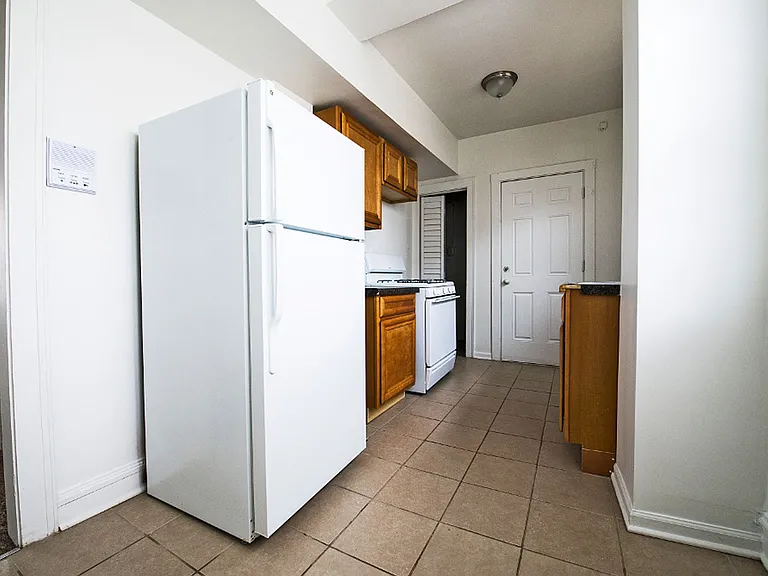 1042 N Leamington Ave — Photo 14