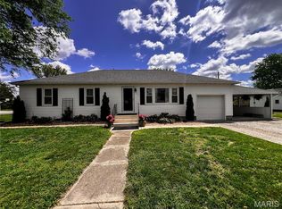 200 S Oak St, Hoffman, IL 62250