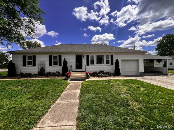 200 S Oak St, Hoffman, IL 62250