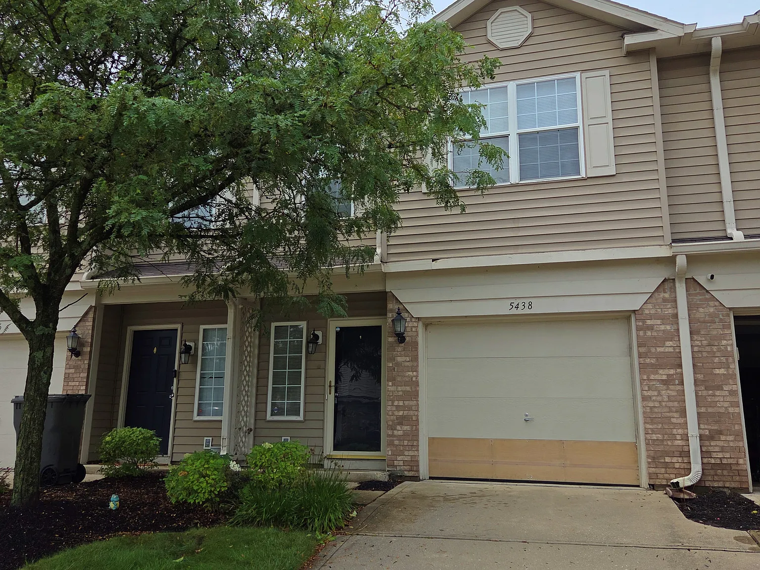 2 bed, 2.5 bath, 1356 sqft, $1,575 — Photo 2