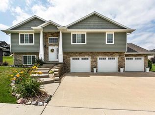 2249 Jill Dr, Asbury, IA 52002
