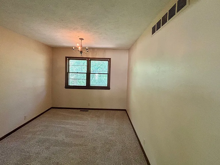 1405 Westwind Dr — Photo 12