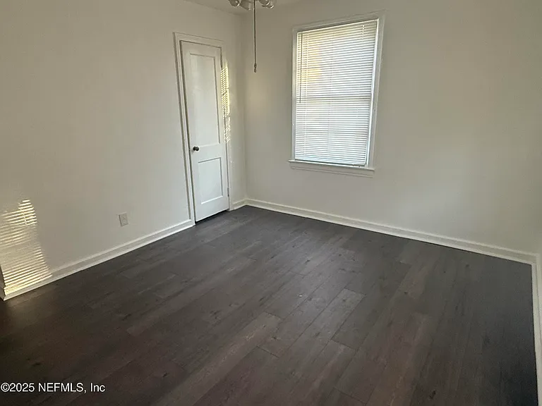 903 Melson Ave — Photo 8