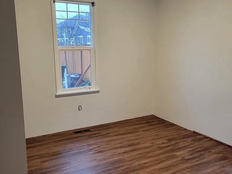 1432 Hoyt Ave — Photo 10