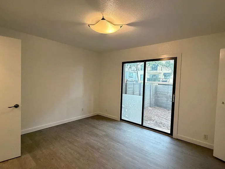 4123 Avondale Ave #106 — Photo 8