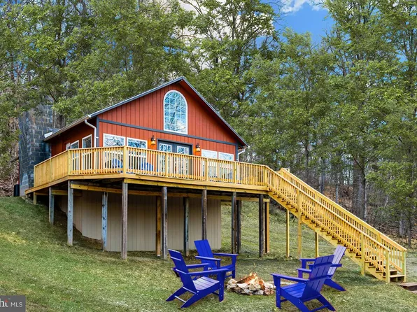 221 Dewdrop Ln, Hedgesville, WV 25427