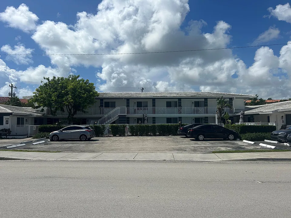 330 W Camino Real #11
