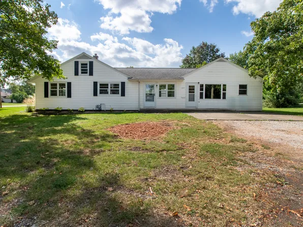 304 N Oak St, Lexington, IL 61753