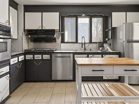 3rd image of 145 Devonshire Ct