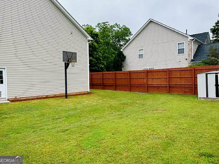 1133 Hawthorn Ln — Photo 11