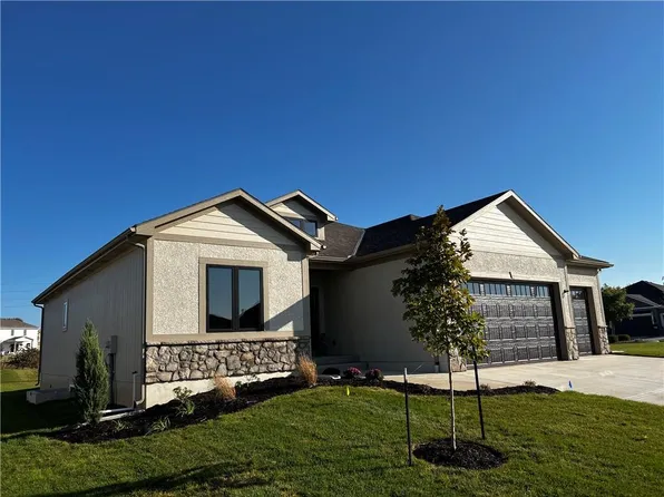 4065 NE Chapel Manor Dr, Lees Summit, MO 64064