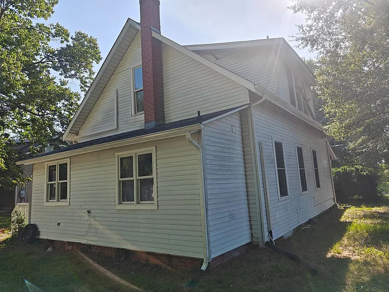 1020 Salisbury Dr — Photo 3