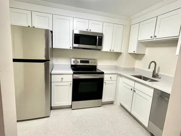 98 Saint Marys St #2, Boston, MA 02215