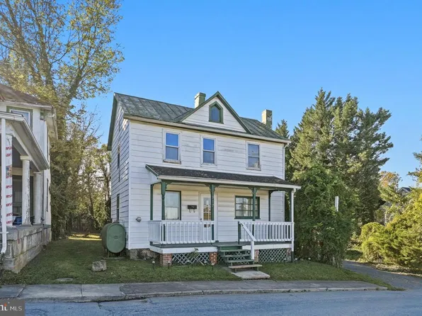 317 W Academy St, Charles Town, WV 25414