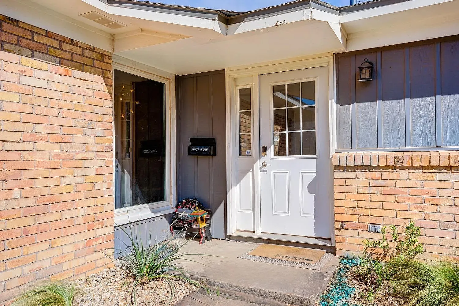 4 bed, 2193 sqft, $2,400 — Photo 2