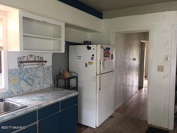 3rd image of 904 Alpine Ave NW