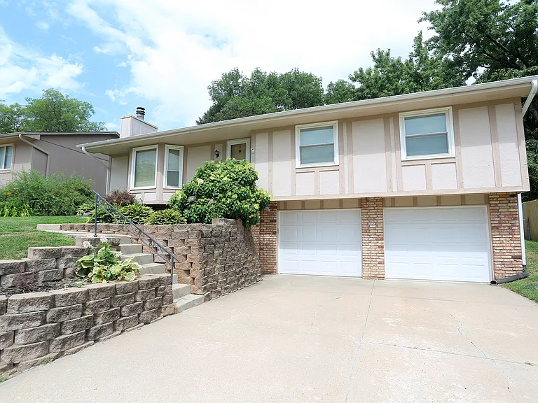 6734 S 73rd Ave — Photo 4
