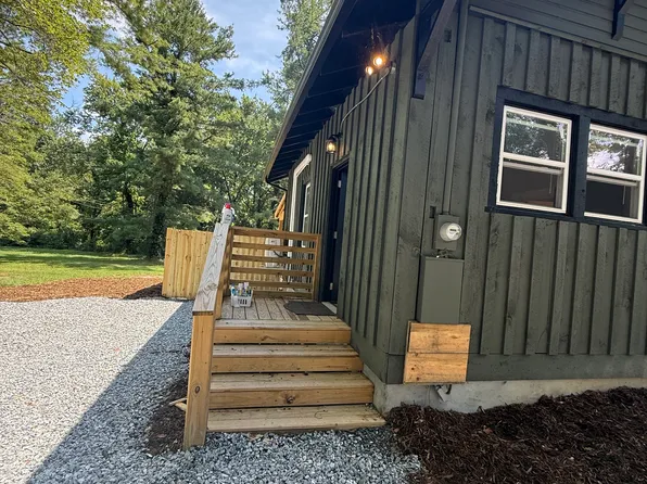 1418 Greenville Hwy #3, Hendersonville, NC 28792