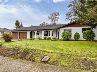 1120 Oak Dr, Junction City, OR 97448