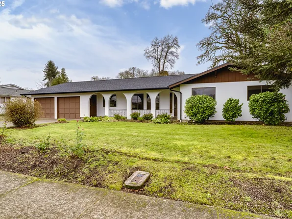 1120 Oak Dr, Junction City, OR 97448