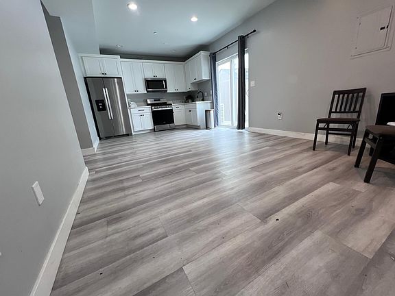 4th image of 11348 Hatteras St #B1