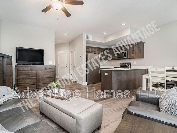 5th image of 333 N 5th Ter