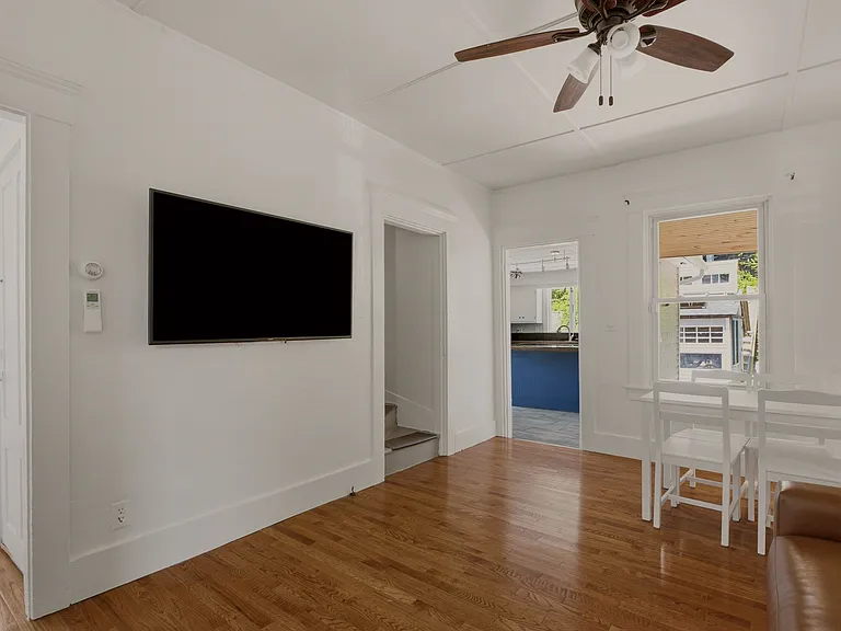 21 Clinton Ave — Photo 7