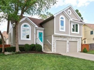 5637 Lakecrest Dr, Shawnee, KS 66218