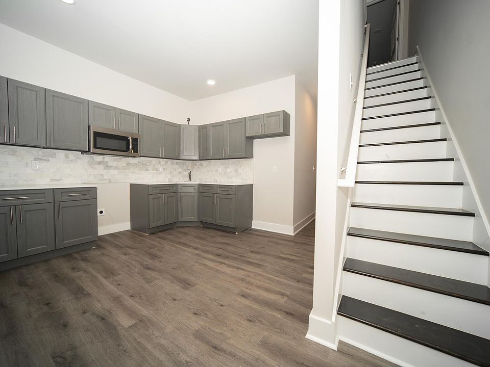 Kitchen includes stove and Fridge