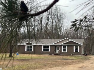 11597 E Fleck Rd, Riverdale, MI 48877