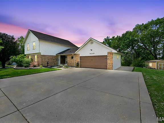 3rd image of 7039 Broken Oak Dr
