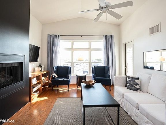 4th image of 600 W Water St #336/7