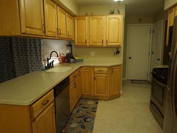 5th image of 22048 Canterbury Ct