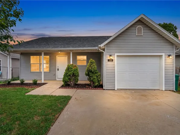 1106 S East St, Rogers, AR 72756