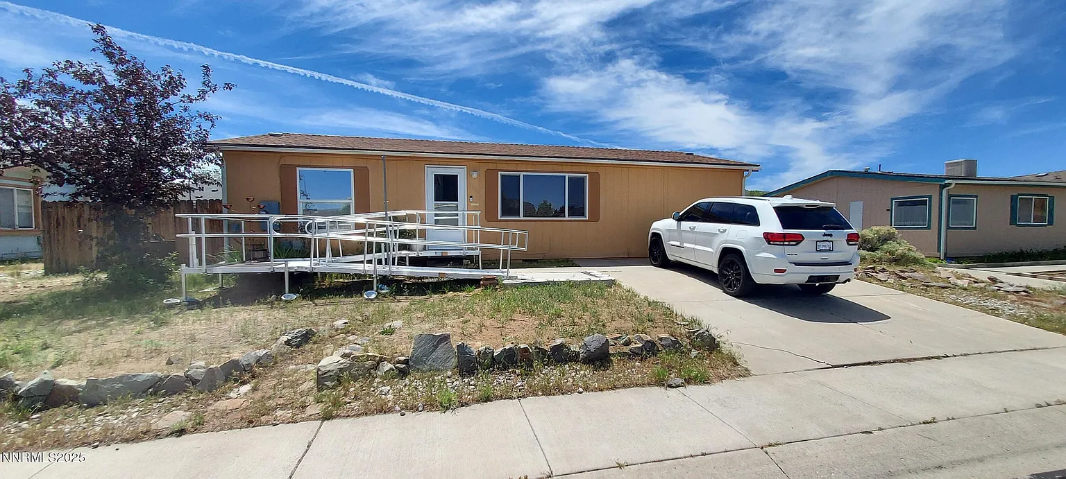 1326 Lynx St photo 1