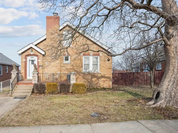 805 Cumberland Dr, Saint Louis, MO 63125