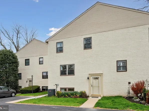21 Silver Lake Ter APT 15, Morton, PA 19070