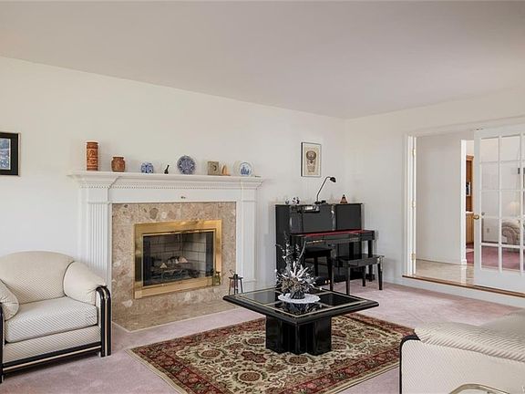 4th image of 3 Turnberry Ct