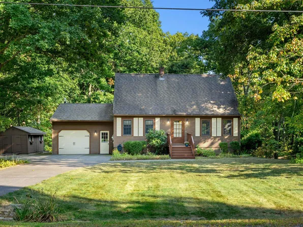 14 Folsom Drive, Newmarket, NH 03857