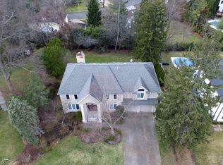 28 Laurence Ct, Closter, NJ 07624
