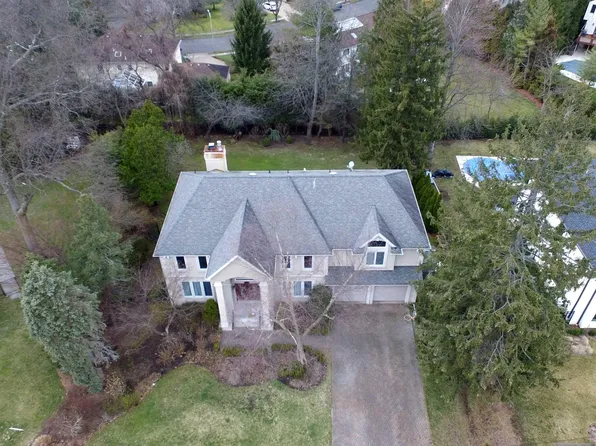 28 Laurence Ct, Closter, NJ 07624
