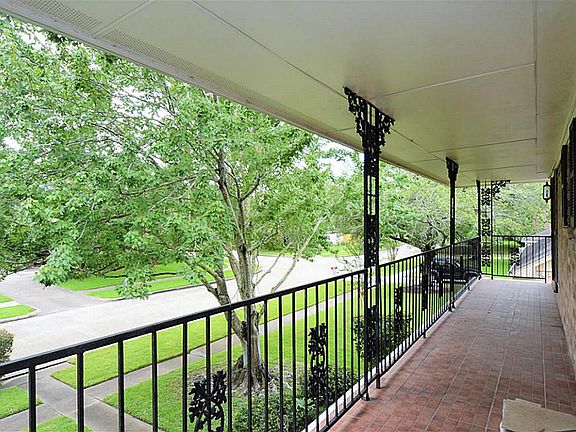 2nd image of 205 Woodcombe Dr