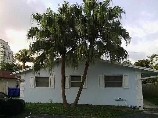 2nd image of 750 SW 2nd St APT 1
