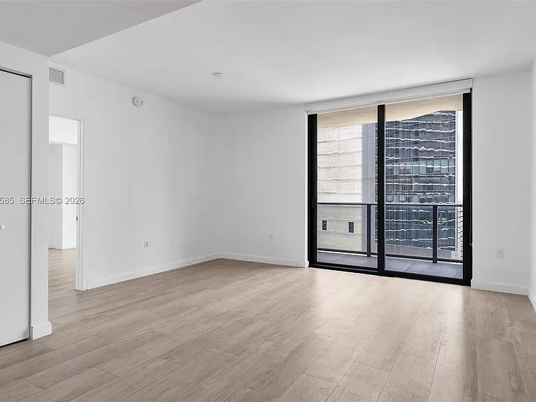 45 SW 9th St #3502 — Photo 7